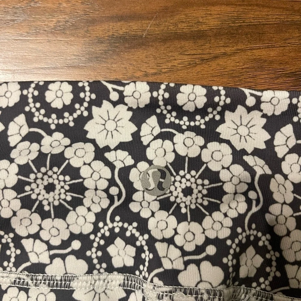 Lululemon Wunder Under Twiggy Floral Size 6
